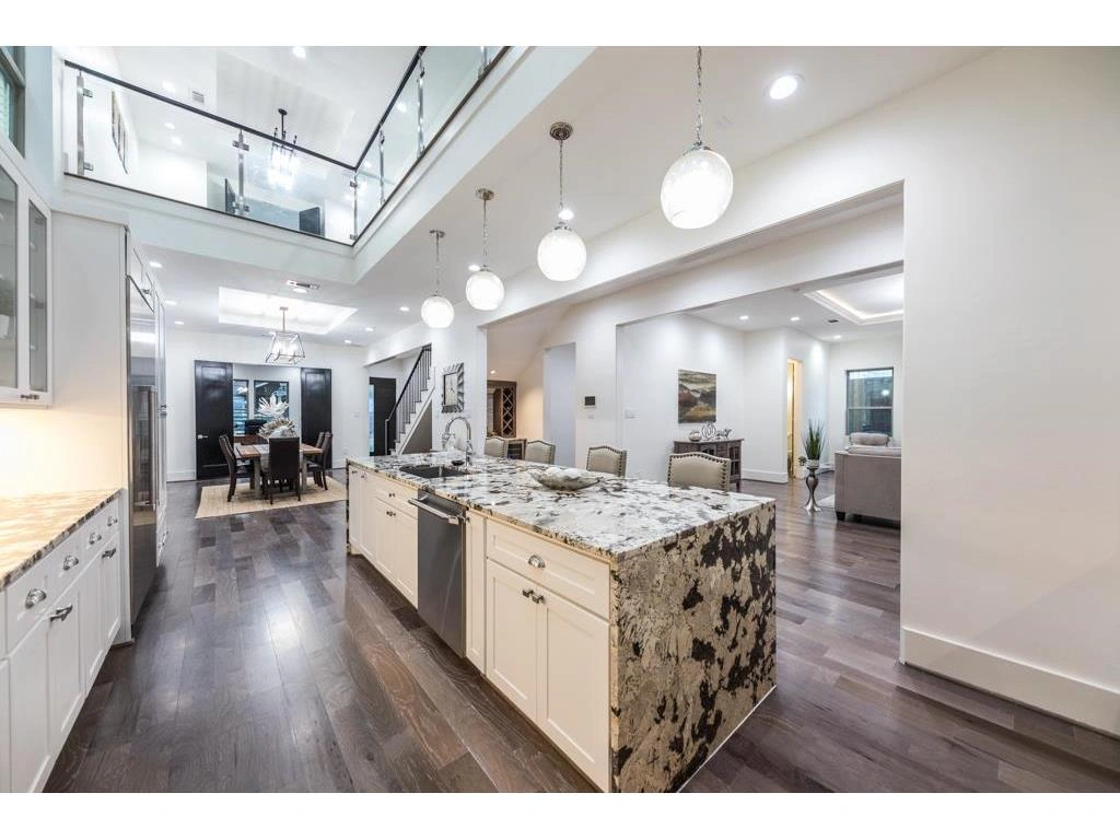 Custom Homes 1225 Welch 10